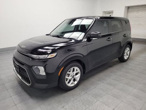 Used 2022 Kia Soul LX w/ Technology Package FWD image 2