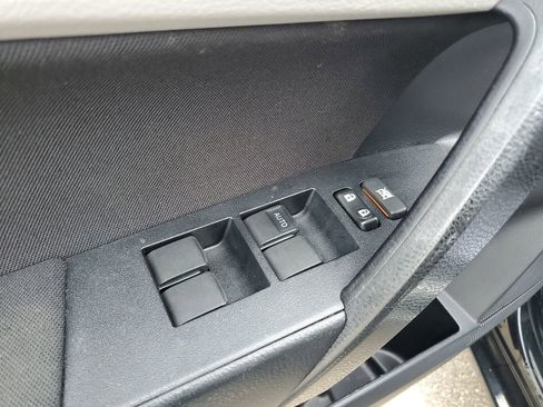 Used 2019 Toyota Corolla LE image 11