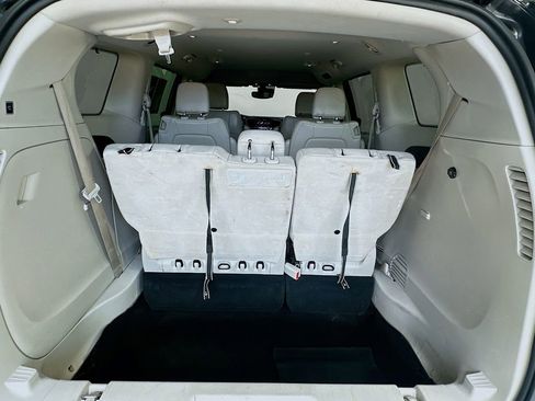 Used 2021 Chrysler Pacifica Touring-L image 25