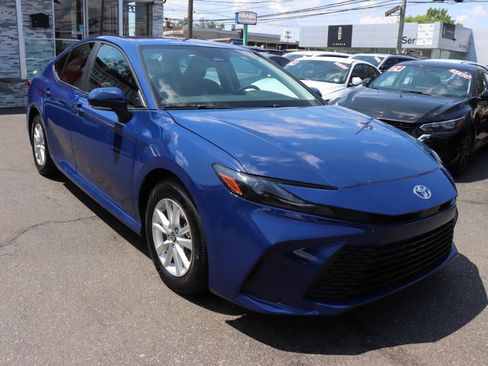 Used 2025 Toyota Camry LE FWD image 7