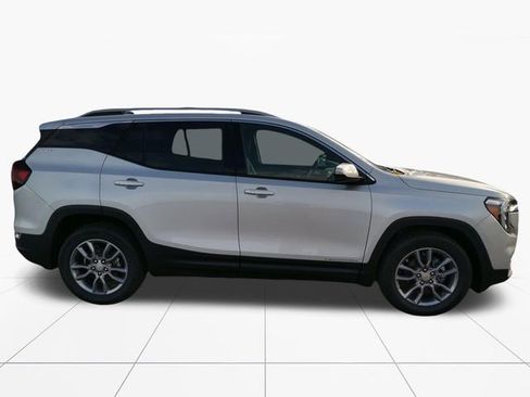 Used 2022 GMC Terrain SLT w/ Infotainment Package II FWD image 24