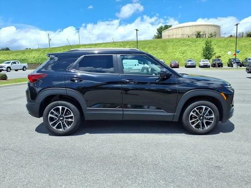 Used 2025 Chevrolet TrailBlazer LT AWD/4WD image 3