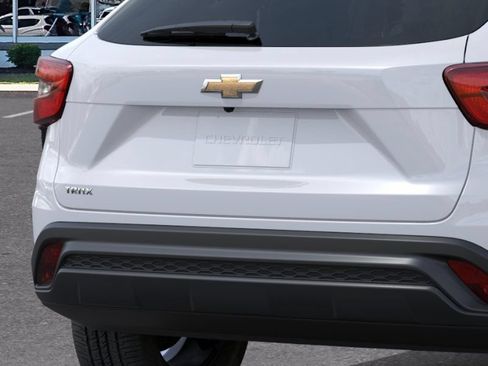New 2026 Chevrolet Trax LS w/ LS Convenience Package FWD image 14