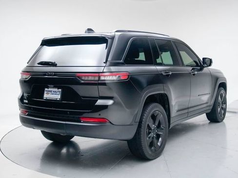 Used 2023 Jeep Grand Cherokee Altitude AWD/4WD image 6