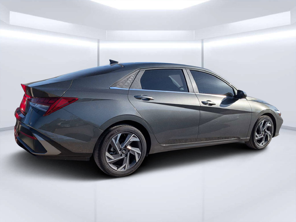 Certified 2025 Hyundai Elantra SEL FWD image 3