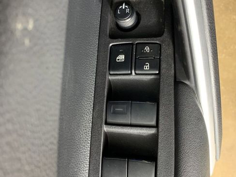 Used 2024 Toyota Corolla Cross AWD Hybrid w/ Convenience Package image 17