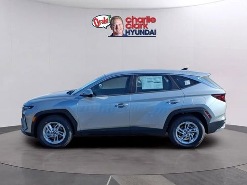 New 2026 Hyundai Tucson SE FWD image 2
