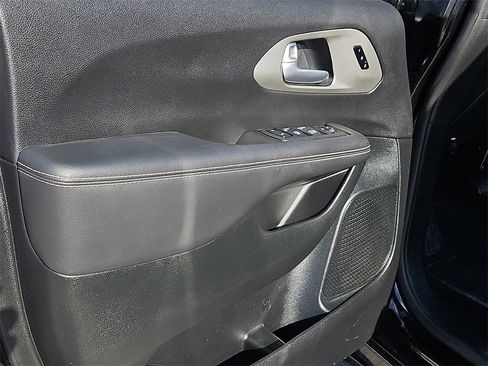 Certified 2024 Chrysler Pacifica Limited w/ S Appearance Package image 20