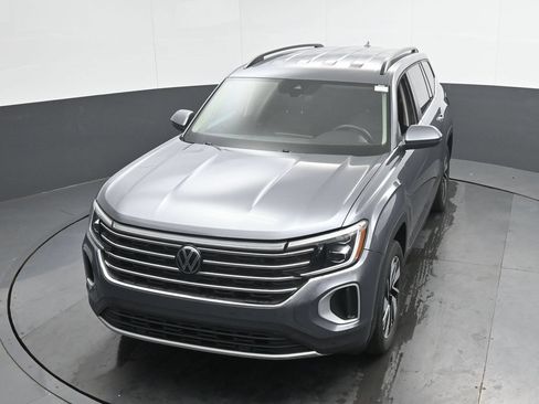 Used 2024 Volkswagen Atlas SE FWD image 32