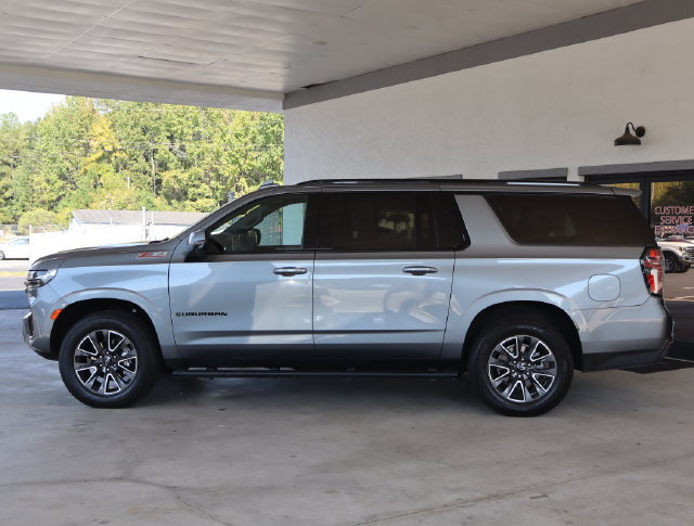 Used 2021 Chevrolet Suburban Z71 w/ Luxury Package AWD/4WD image 2