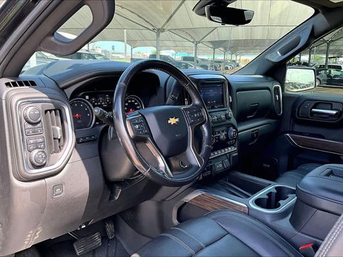 Used 2022 Chevrolet Silverado 1500 High Country w/ Technology Package image 17