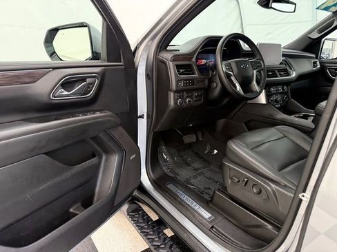 Used 2024 Chevrolet Suburban Z71 w/ Luxury Package image 34