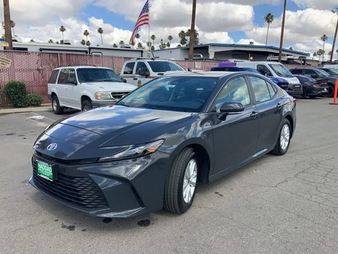Used 2025 Toyota Camry LE FWD image 3