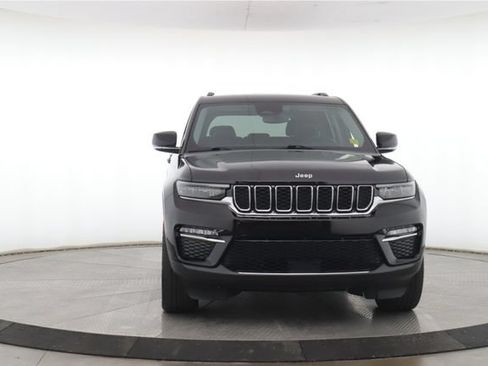 Used 2023 Jeep Grand Cherokee Limited AWD/4WD image 12