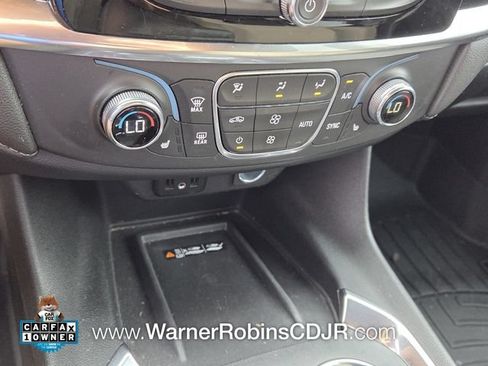 Used 2023 Chevrolet Traverse LT FWD image 24