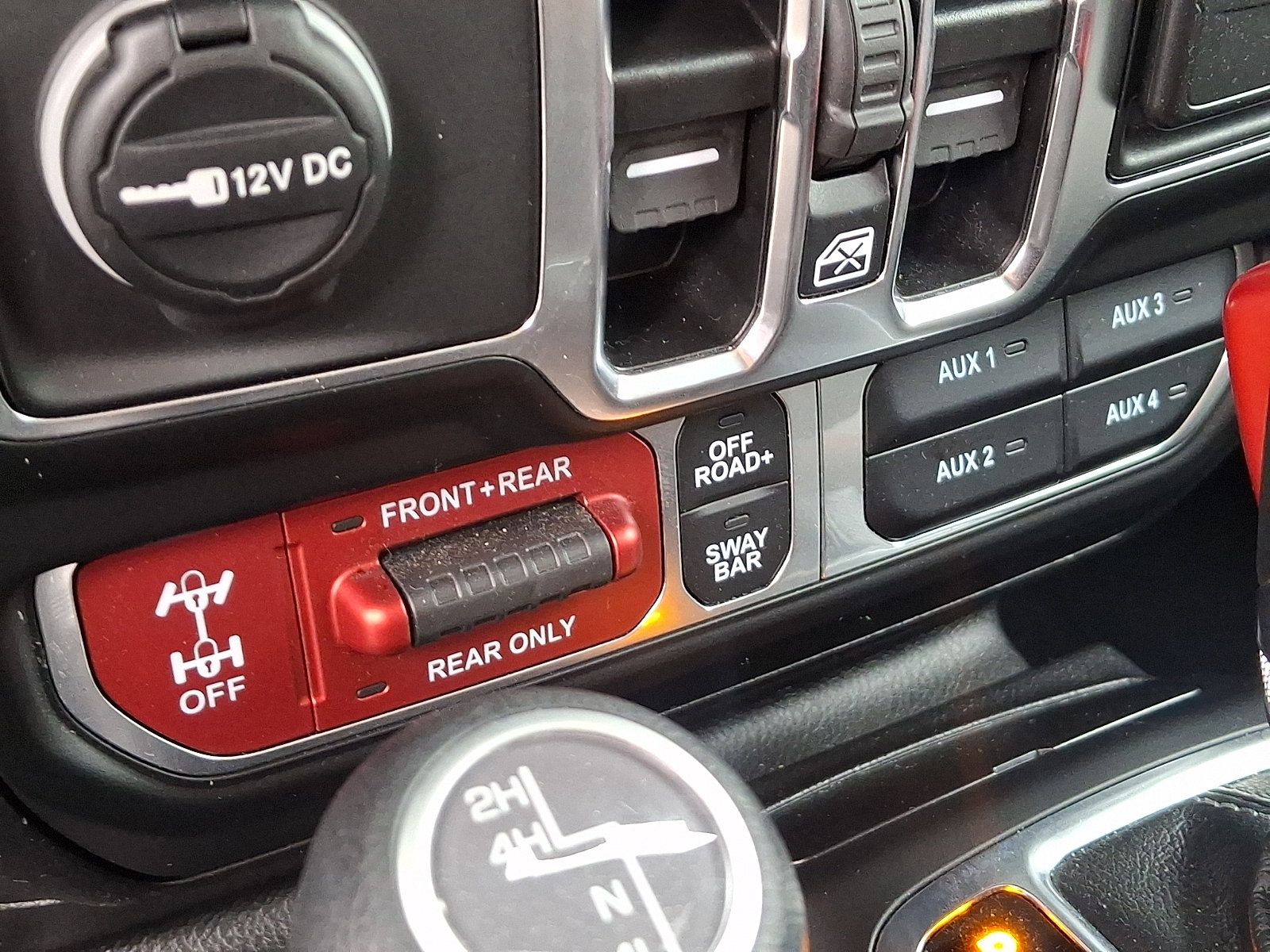 Used 2025 Jeep Wrangler Unlimited Rubicon w/ Convenience Group AWD/4WD image 25