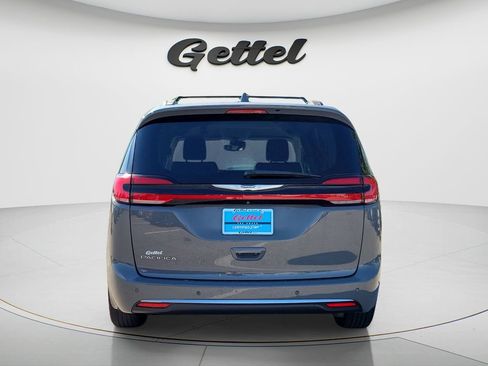 Used 2022 Chrysler Pacifica Touring-L FWD image 6