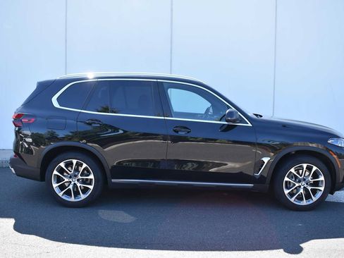 Used 2024 BMW X5 xDrive40i w/ Premium Package AWD/4WD image 4