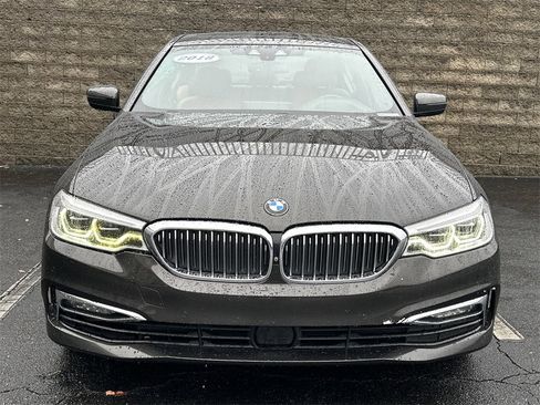 Used 2018 BMW 530i image 2