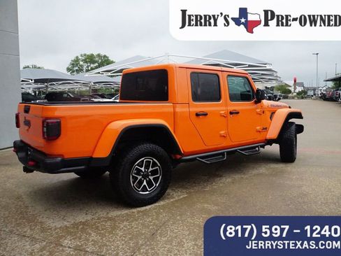 Used 2025 Jeep Gladiator Rubicon w/ Convenience Group AWD/4WD image 5