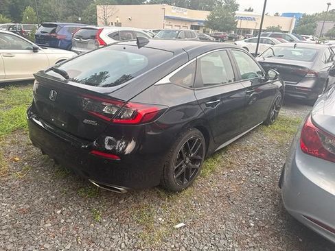 Used 2024 Honda Civic Sport Touring image 4