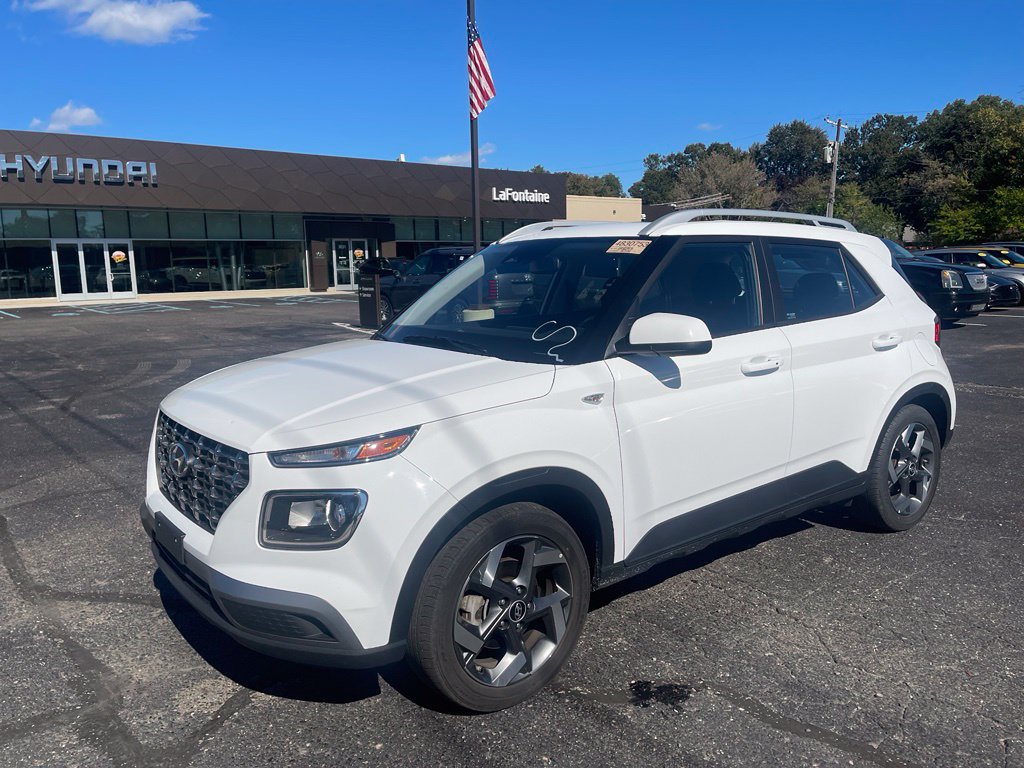 Used 2025 Hyundai Venue SEL FWD image 1
