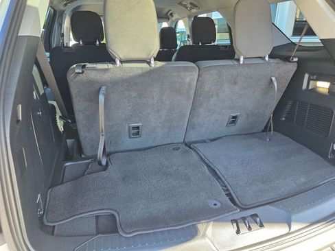 Used 2023 Ford Explorer XLT image 14