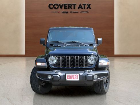 Used 2024 Jeep Gladiator Sport AWD/4WD image 8