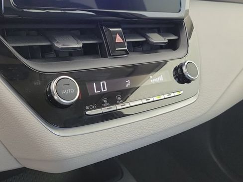 Used 2025 Toyota Corolla LE FWD image 29