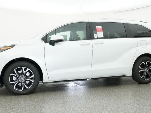 New 2026 Toyota Sienna Platinum AWD/4WD image 29