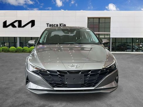 Used 2023 Hyundai Elantra SEL w/ Convenience Package FWD image 2