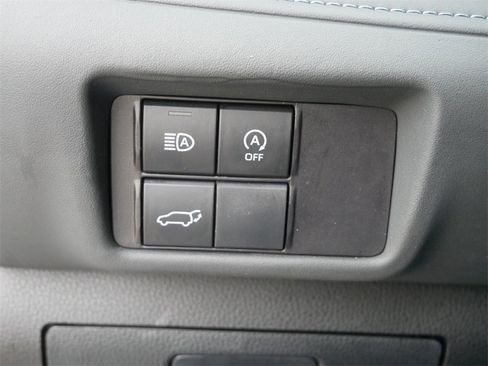 Used 2024 Toyota Highlander LE image 22