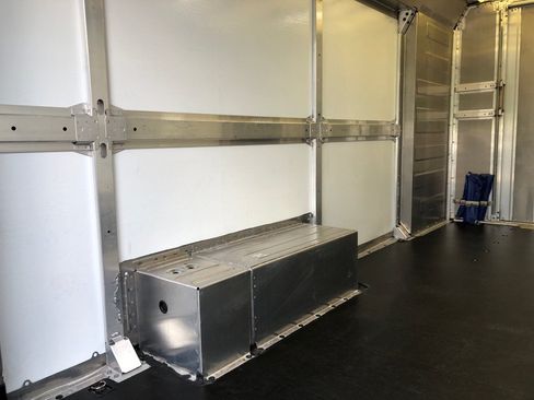 Used 2024 Chevrolet Brightdrop 600 w/ Commercial Equipment Package AWD/4WD image 29