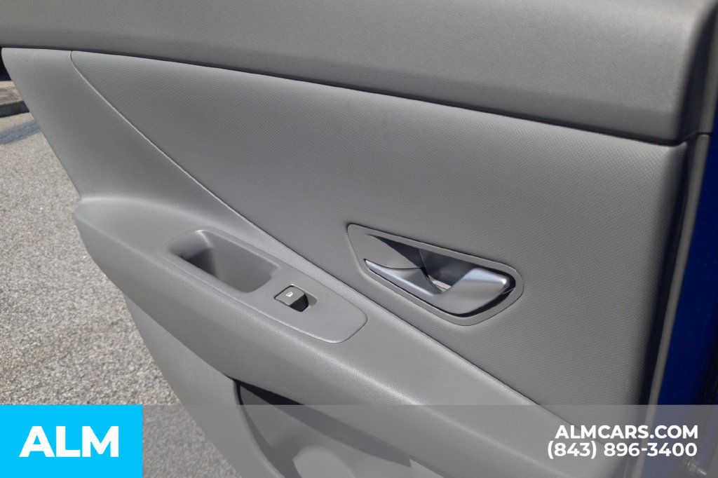 Certified 2025 Hyundai Elantra SEL FWD image 24