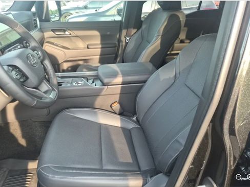 Used 2024 Lexus GX 550 w/ Cold Area Package AWD/4WD image 6