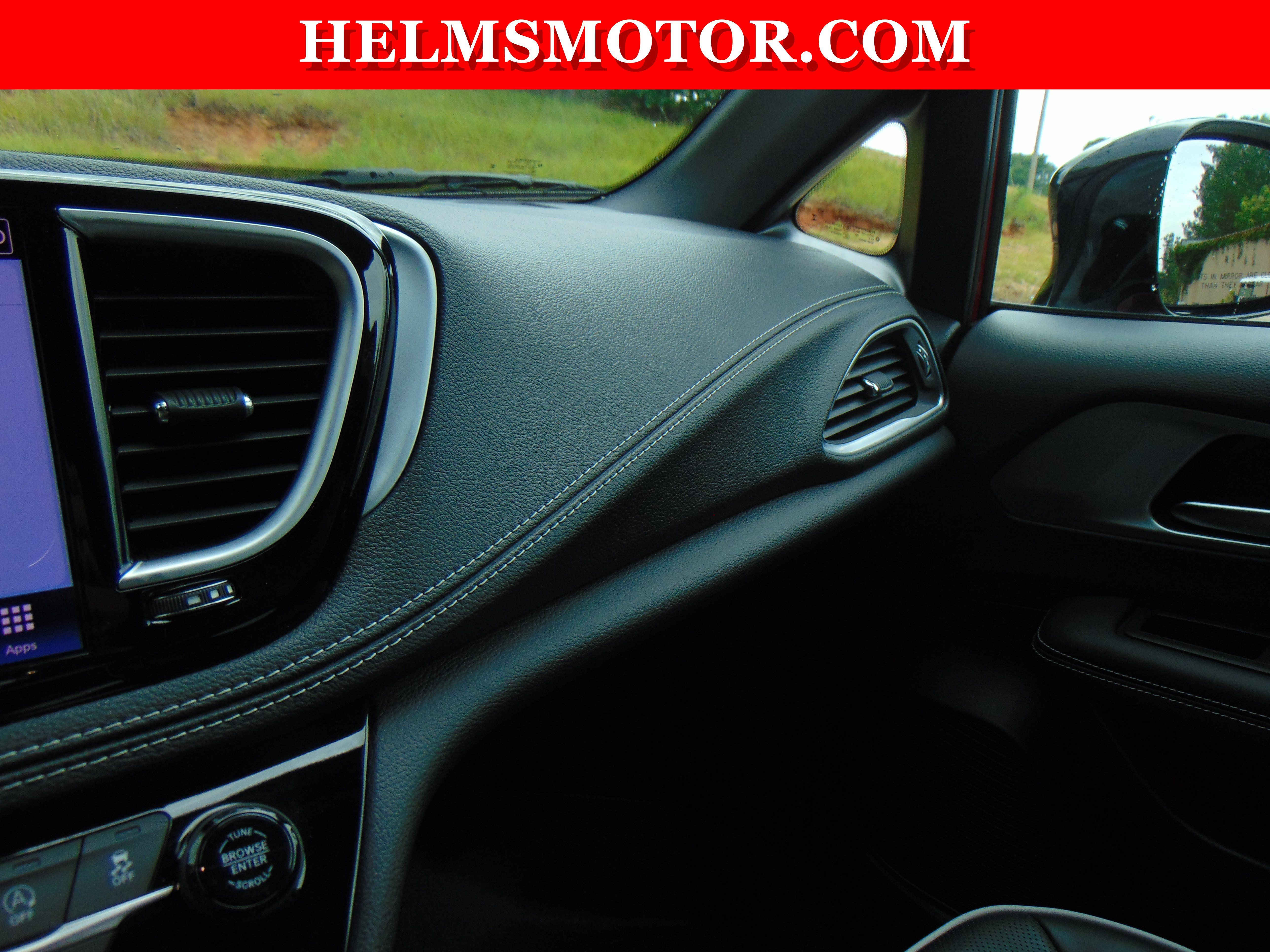 Certified 2025 Chrysler Pacifica Limited FWD image 32