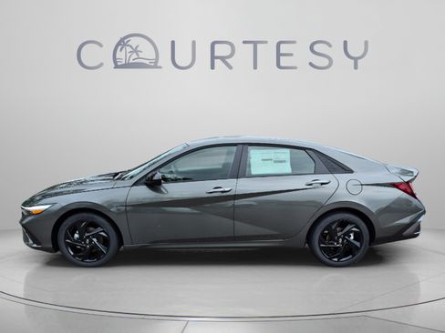 New 2026 Hyundai Elantra SEL Sport FWD image 2