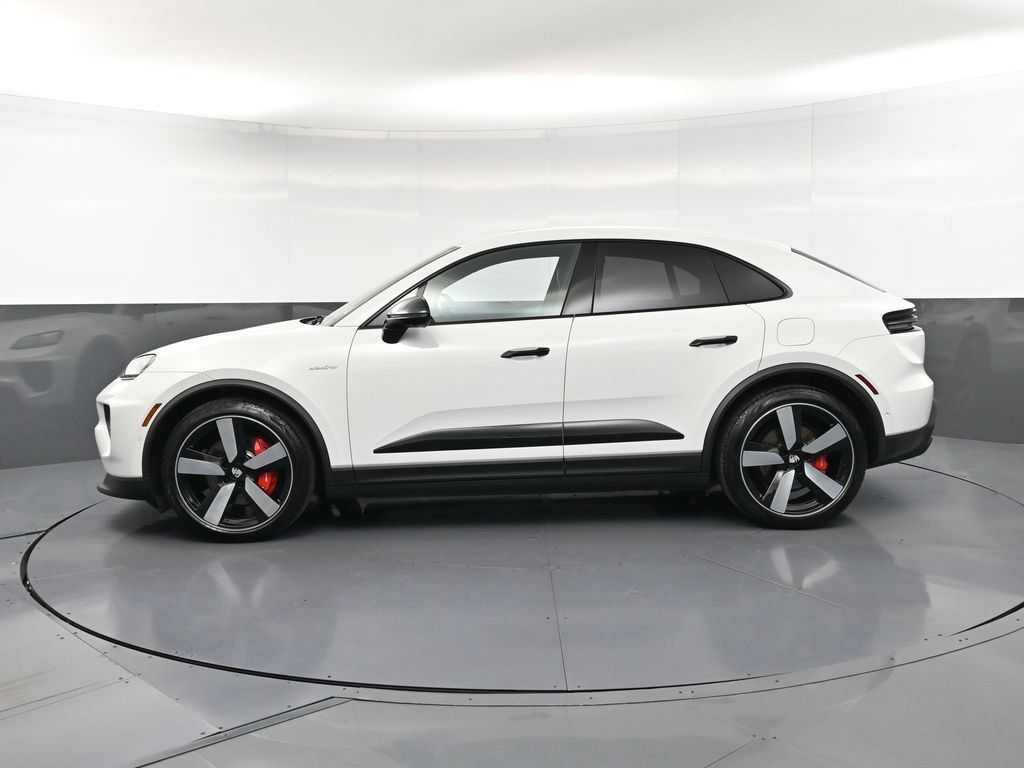 Certified 2025 Porsche Macan 4S Electric AWD/4WD image 2