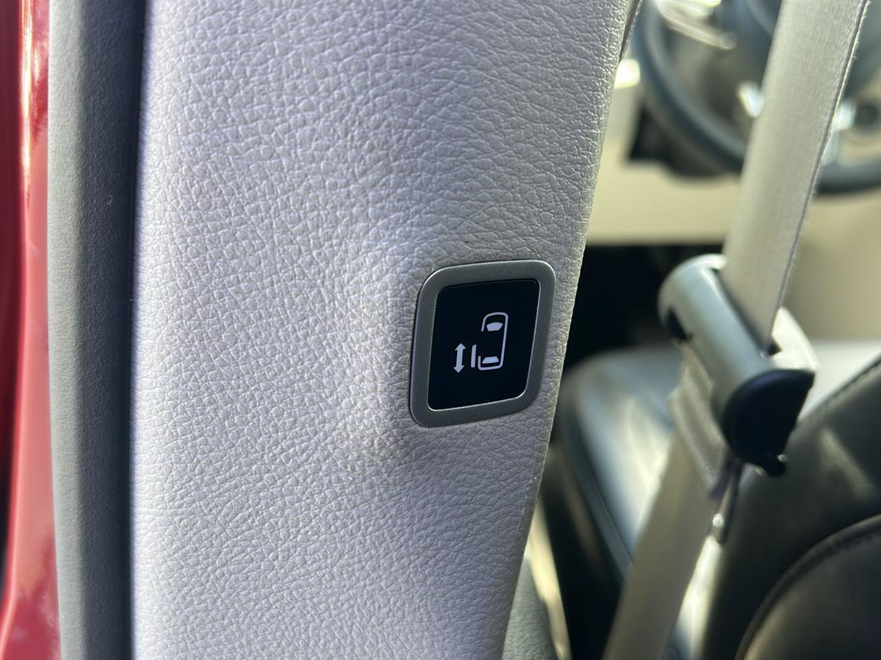 Used 2024 Chrysler Pacifica Touring-L FWD image 13