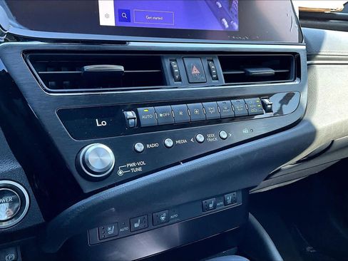 Used 2025 Lexus ES 300h w/ Premium Package image 34