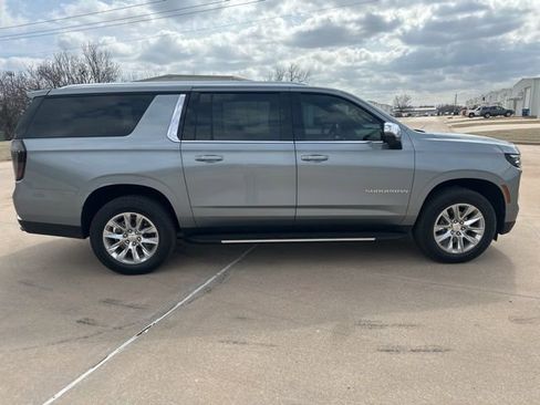 Used 2025 Chevrolet Suburban Premier image 6