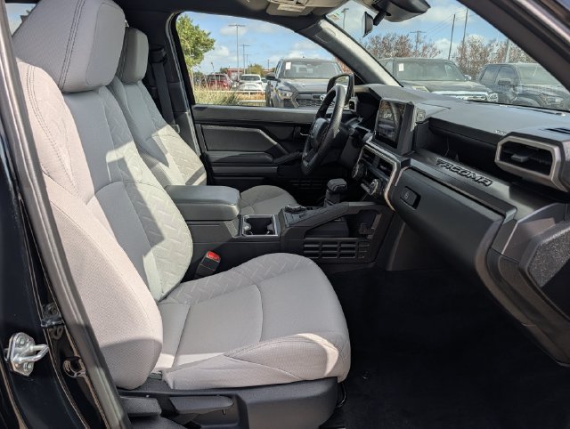 Used 2025 Toyota Tacoma SR5 AWD/4WD image 32