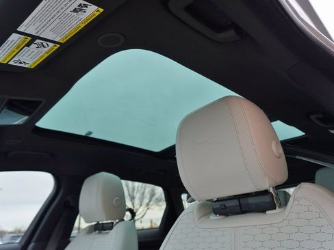 Used 2025 Jaguar F-PACE R-Dynamic S AWD/4WD image 13