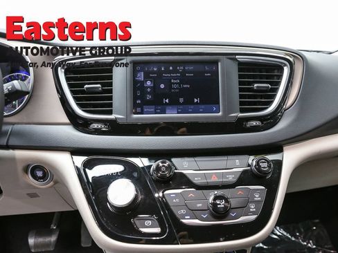 Used 2023 Chrysler Voyager LX FWD image 12