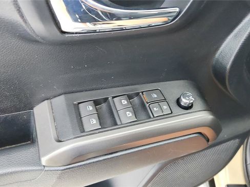 Used 2018 Toyota Tacoma TRD Off-Road AWD/4WD image 37