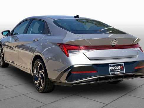 Used 2025 Hyundai Elantra SEL FWD image 11