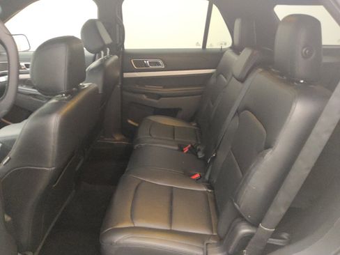 Used 2016 Ford Explorer XLT w/ Equipment Group 202A FWD image 18