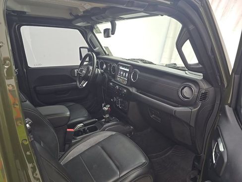 Used 2021 Jeep Wrangler Unlimited Sahara w/ Cold Weather Group AWD/4WD image 5