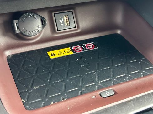 Used 2023 Toyota RAV4 Limited AWD/4WD image 34