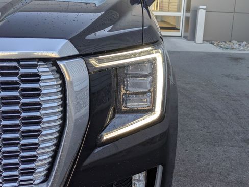 Used 2023 GMC Yukon XL Denali image 10
